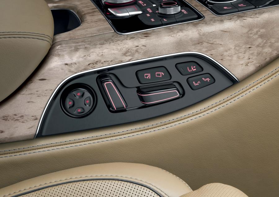 Детали интерьера Audi A8L W12 Quattro (D4) 2010 года  (WW) (фото 22 из 35)